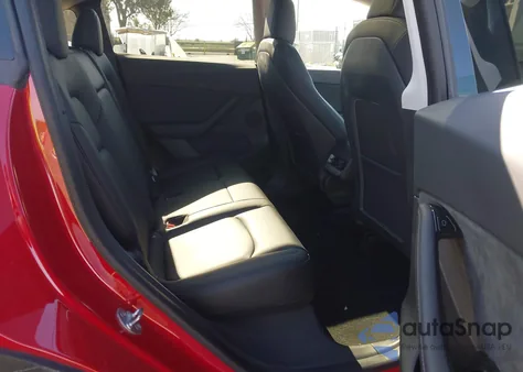 2021 Tesla Model Y Long Range Dual Motor All-Wheel Drive z USA, uszkodzony, nr VIN 5YJYGDEE0MF090171